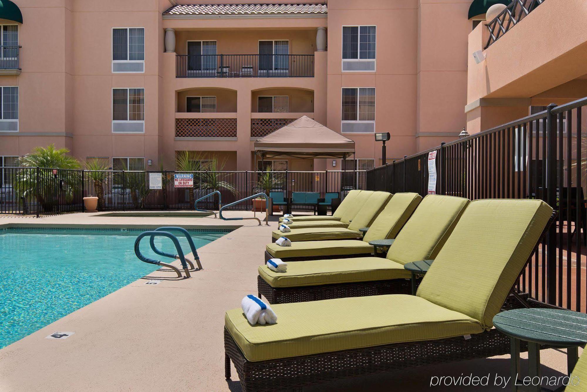 Hampton Inn & Suites Phoenix/Scottsdale Exterior photo